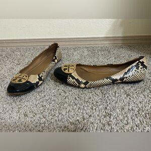 Tory Burch Beige Embossed Snake-Print Flats Black Patent Cap Gold Logo Size 10.5